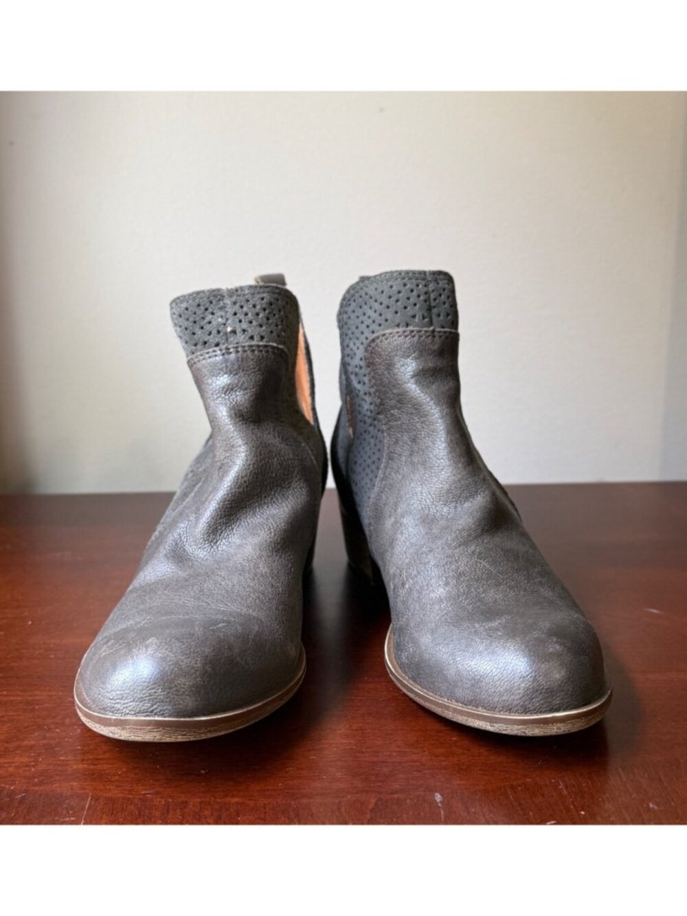 Lucky Brand Perforated Leather Ankle Boots Western Style Gray Womens Size 8.5 St - Picture 2 of 11